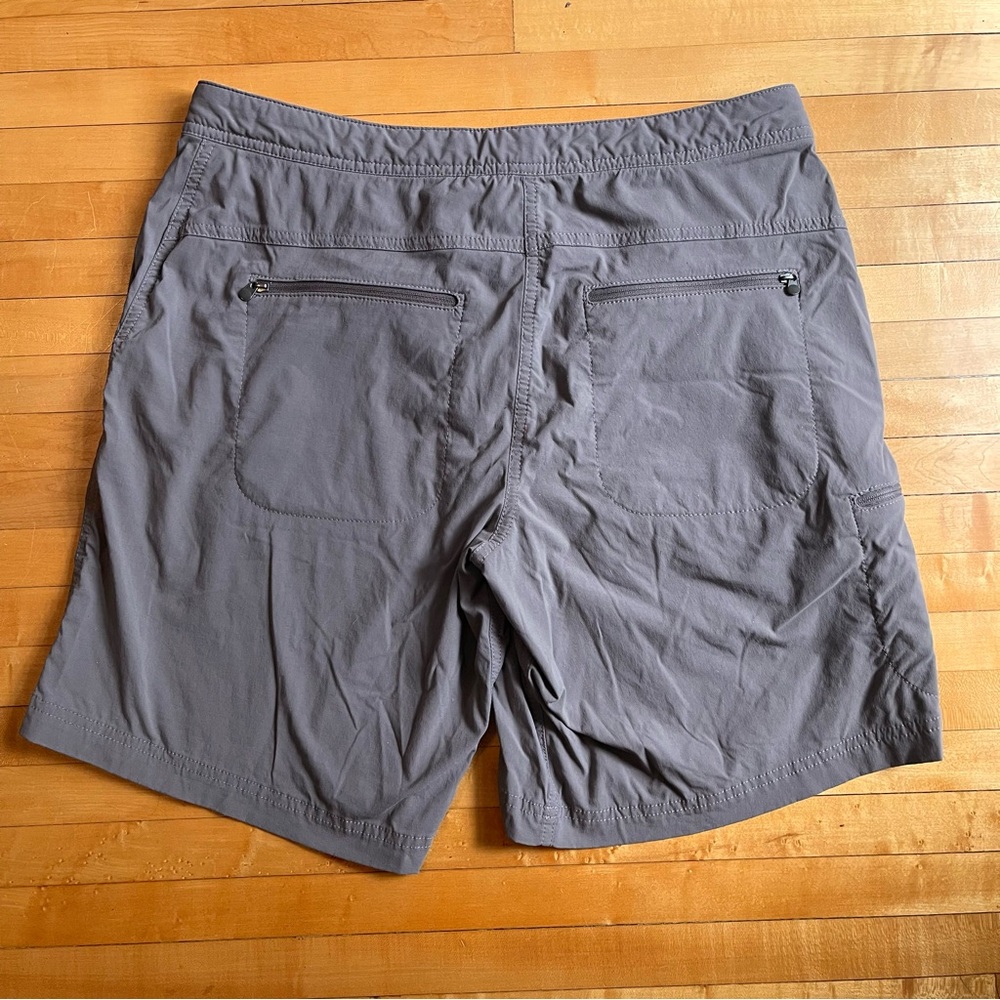 L.L. Bean mid-rise trail shorts in size 10 - Picture 6 of 6